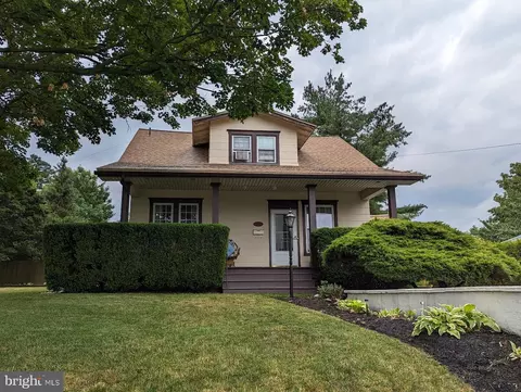 824 Indiana Ave, Lemoyne, PA 17043