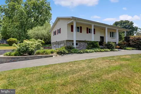 834 Meadow Ln, Camp Hill, PA 17011