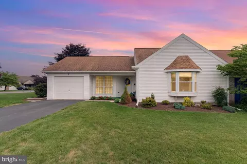 2 Westfields Dr, Mechanicsburg, PA 17050