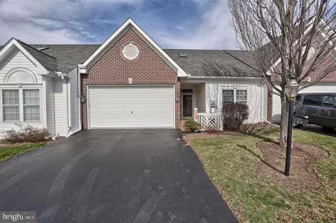 25 Tuscany Ct, Camp Hill, PA 17011