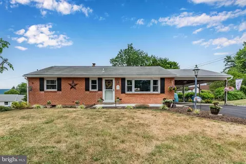 105 Augusta Pl, Carlisle, PA 17013