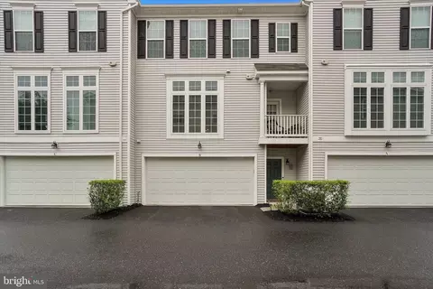 3005 Meridian Cmns #B, Mechanicsburg, PA 17055