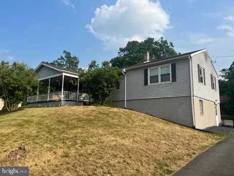 15 Sunset Dr, Mechanicsburg, PA 17050