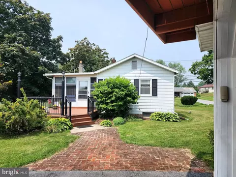 68 Sunset Dr, Mechanicsburg, PA 17050