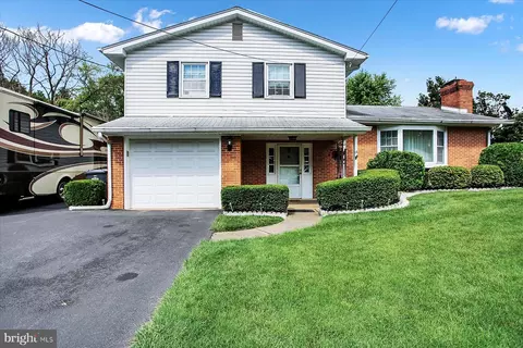 13 Hemlock Dr, Mechanicsburg, PA 17055