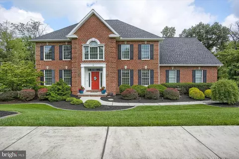 19 Emlyn Ln, Mechanicsburg, PA 17055