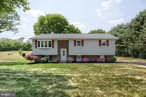 16 Mary Ave, Mechanicsburg, PA 17055