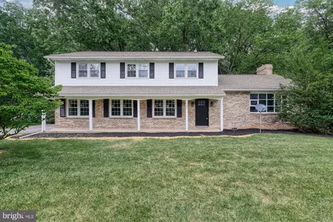 339 Garland Dr, Carlisle, PA 17013