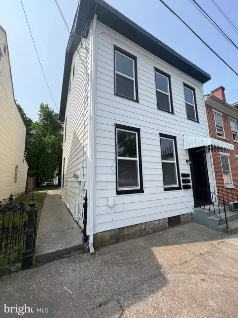 38 E Penn St, Carlisle, PA 17013