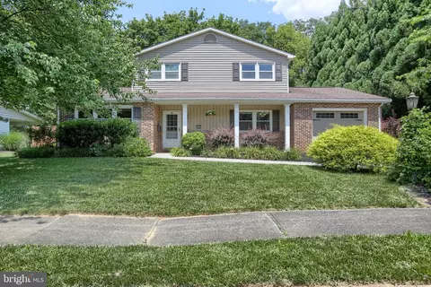 402 W Elmwood Ave, Mechanicsburg, PA 17055