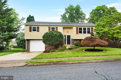 1405 Apple Dr, Mechanicsburg, PA 17055