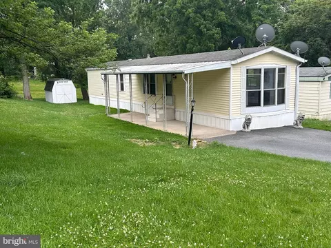 2 Dogwood Ct, Carlisle, PA 17015