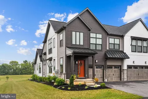 406 Edge Towne Ln, Mechanicsburg, PA 17055
