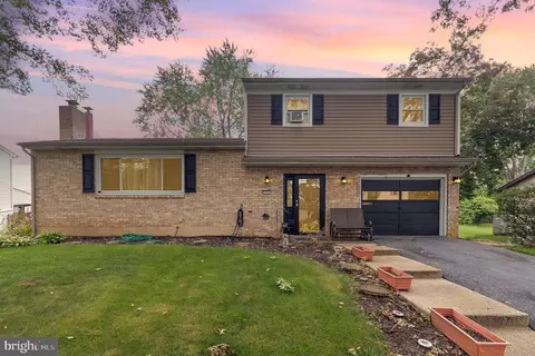 123 Victoria Dr, Mechanicsburg, PA 17055
