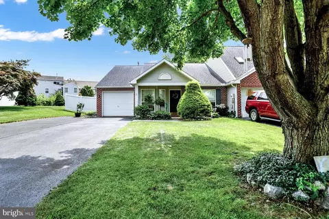 67 Greenfield Dr, Carlisle, PA 17015