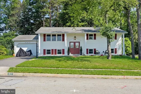 927 Woodridge Dr, Enola, PA 17025