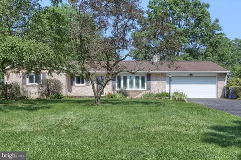 66 Skyline Dr, Mechanicsburg, PA 17050