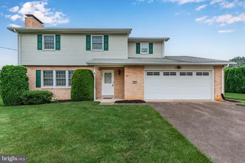 902 Spring Cir, Mechanicsburg, PA 17055