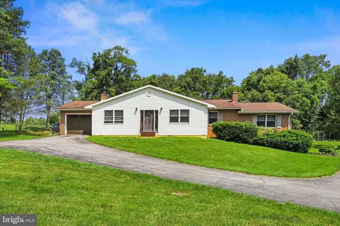 29 Woodcrest Dr, Carlisle, PA 17015