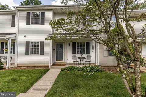 1050 W Foxcroft Dr, Camp Hill, PA 17011