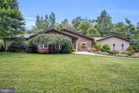204 Stonehouse Rd, Carlisle, PA 17015