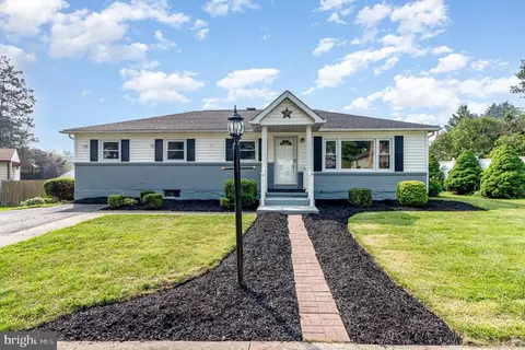 7 Brentwood Rd, Camp Hill, PA 17011