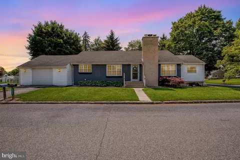 110 Earl St, Boiling Springs, PA 17007