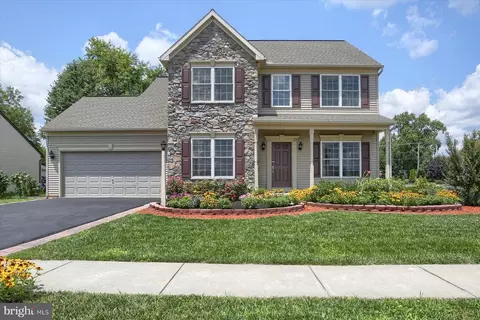 77 Hamlet Cir, Mechanicsburg, PA 17050
