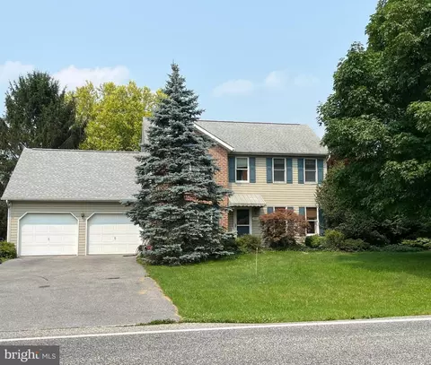591 W 1st St, Boiling Springs, PA 17007
