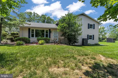 1000 Cranes Gap Rd, Carlisle, PA 17013