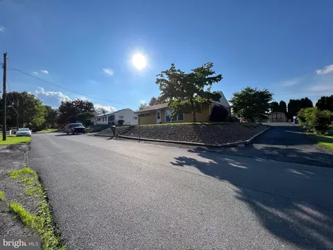 110 Maple Dr, Mechanicsburg, PA 17050
