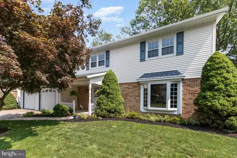 406 Pawnee Dr, Mechanicsburg, PA 17050