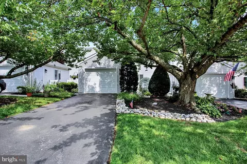 1706 Creek Vista Dr, New Cumberland, PA 17070