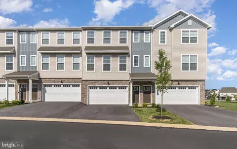 1827 Shady Ln, Mechanicsburg, PA 17055