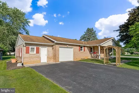 99 Buckthorn Dr, Carlisle, PA 17015