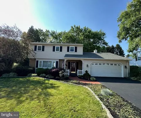 407 Pawnee Dr, Mechanicsburg, PA 17050