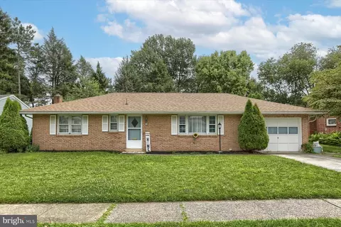 34 Chestnut St, Camp Hill, PA 17011
