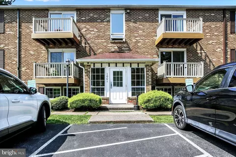 1001 Nanroc Dr #10, Mechanicsburg, PA 17055