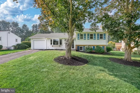 120 Holly Dr, Mechanicsburg, PA 17055