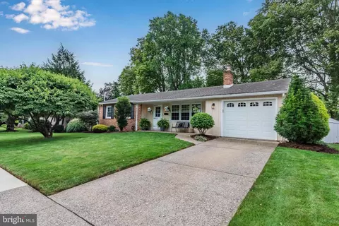 1096 Cocklin St, Mechanicsburg, PA 17055