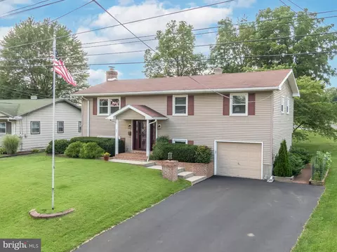 826 Gobin Dr, Carlisle, PA 17013