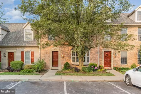 1253 Hunters Ridge Dr, Mechanicsburg, PA 17050