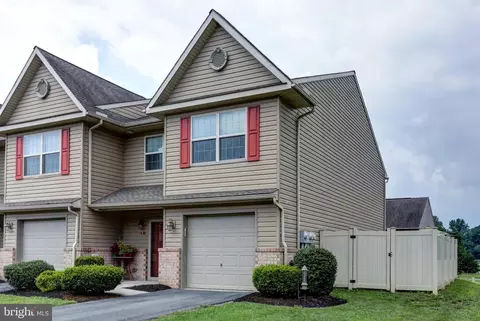 2 Brook Side Dr, Carlisle, PA 17013