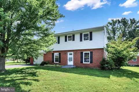 401 Kent Dr, Mechanicsburg, PA 17055