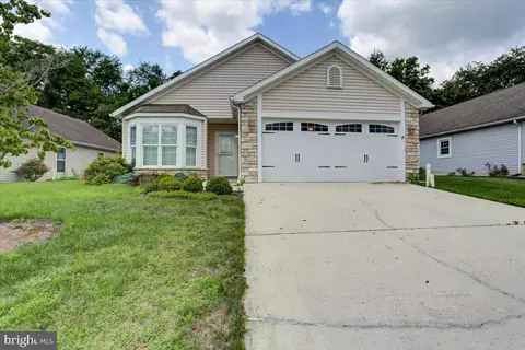 28 Lantern Ln, Shippensburg, PA 17257