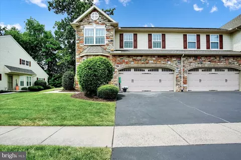 301 Pin Oak Ct, Mechanicsburg, PA 17050