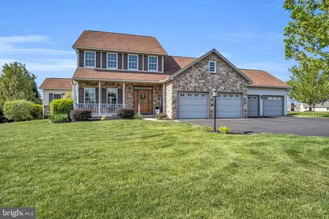 309 Forgedale Dr, Carlisle, PA 17015