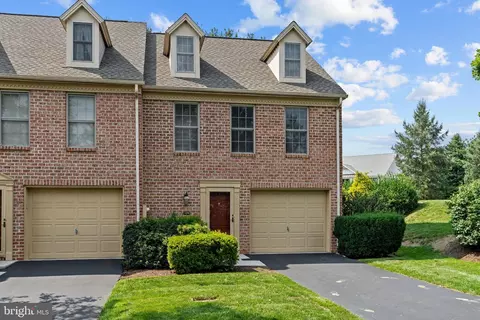 1290 Timber View Dr, Mechanicsburg, PA 17050