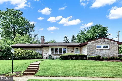 17 Citadel Dr, Camp Hill, PA 17011