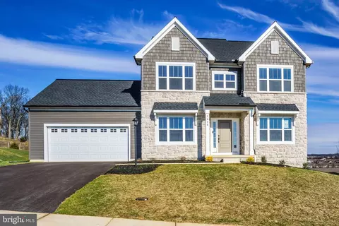 2028 N Fall Harvest Dr, Mechanicsburg, PA 17055